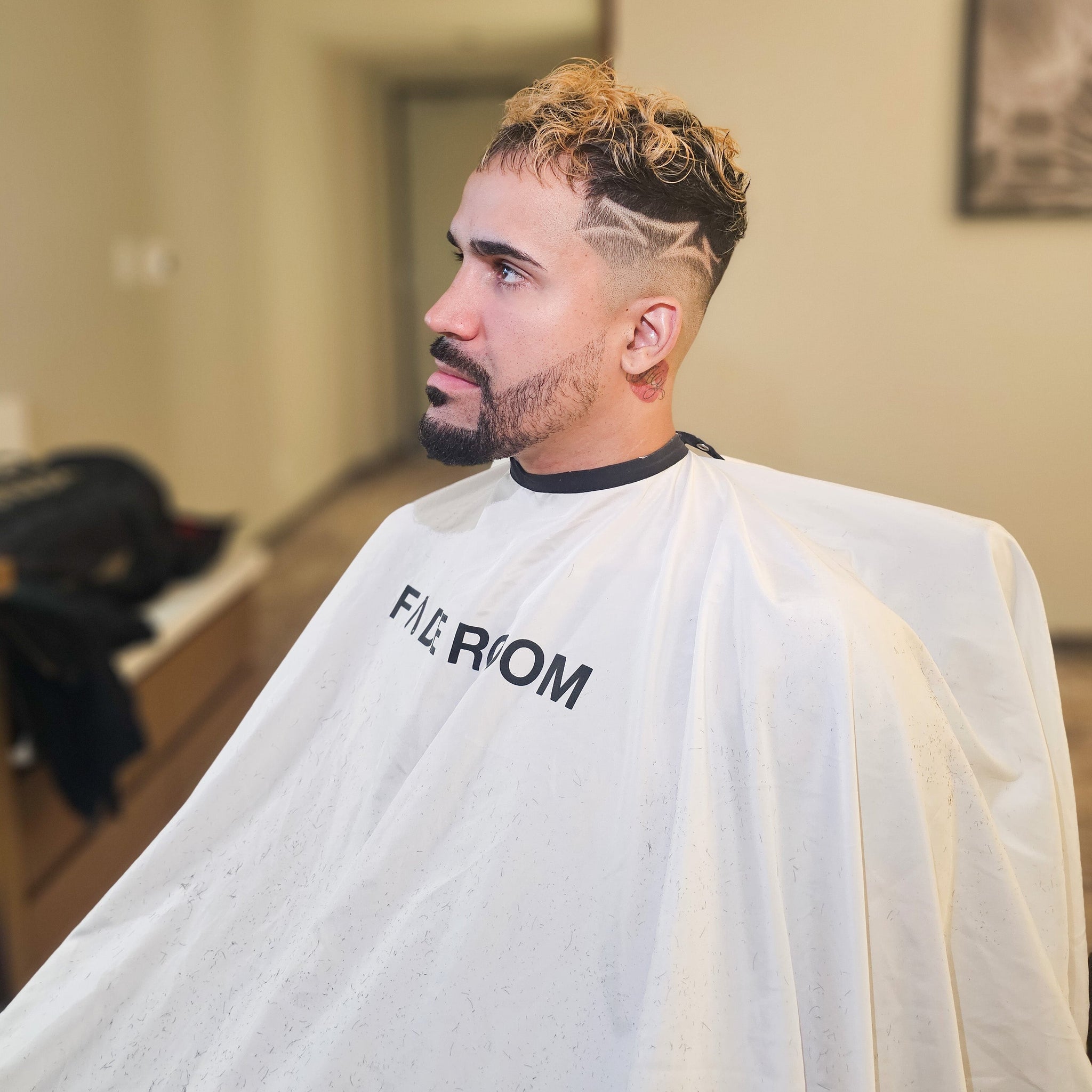 Toronto top barber Claudio Ferreira Cutting Ufc fighter Ramon Taveras